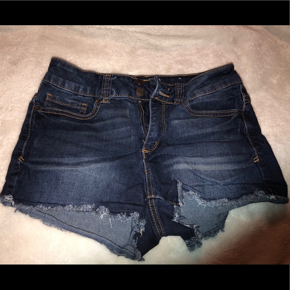 Super cute short jean shorts!